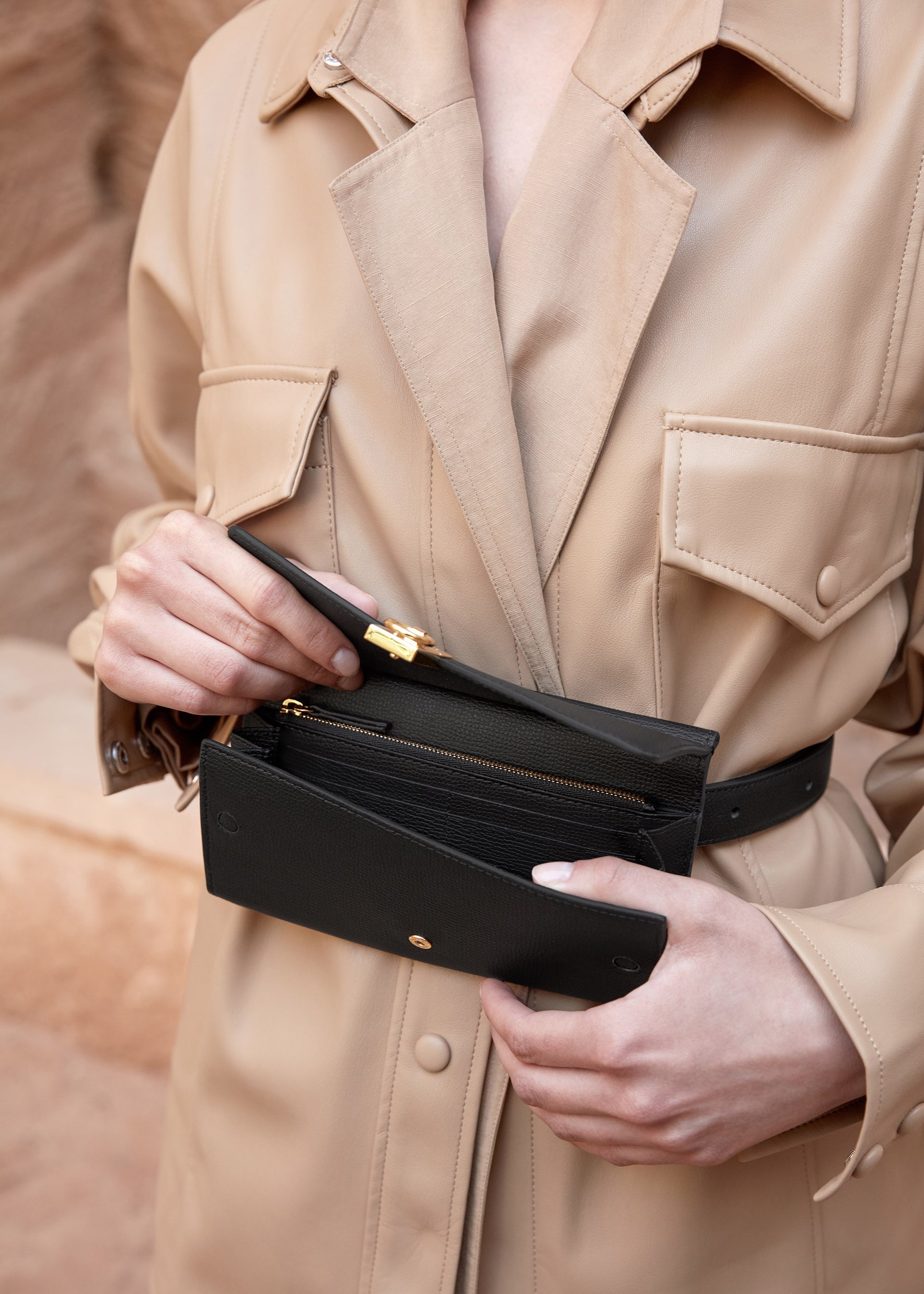 Numéro Sept Belt - Textured Black