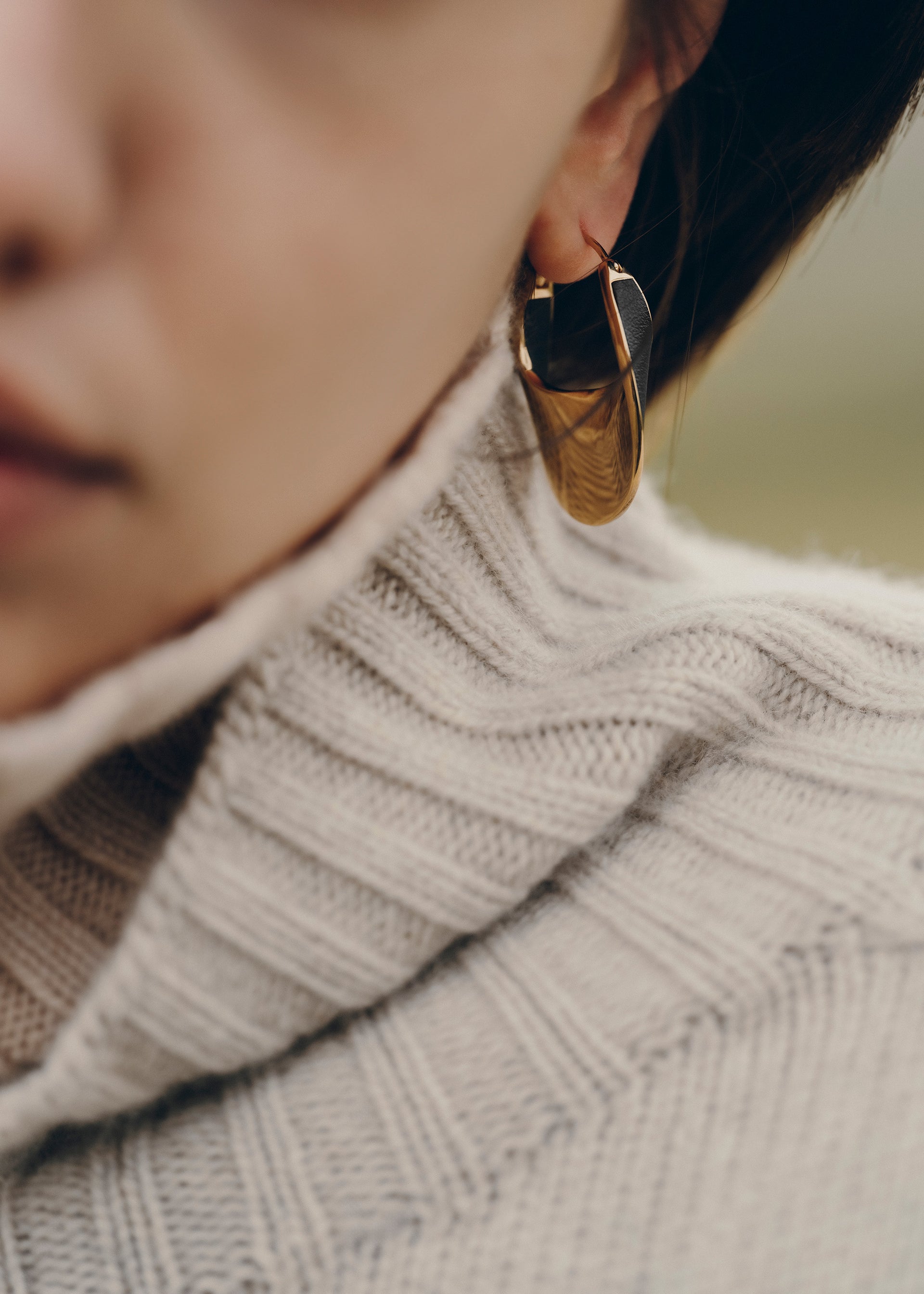 Éole Slim Hoop Earrings - Black Leather