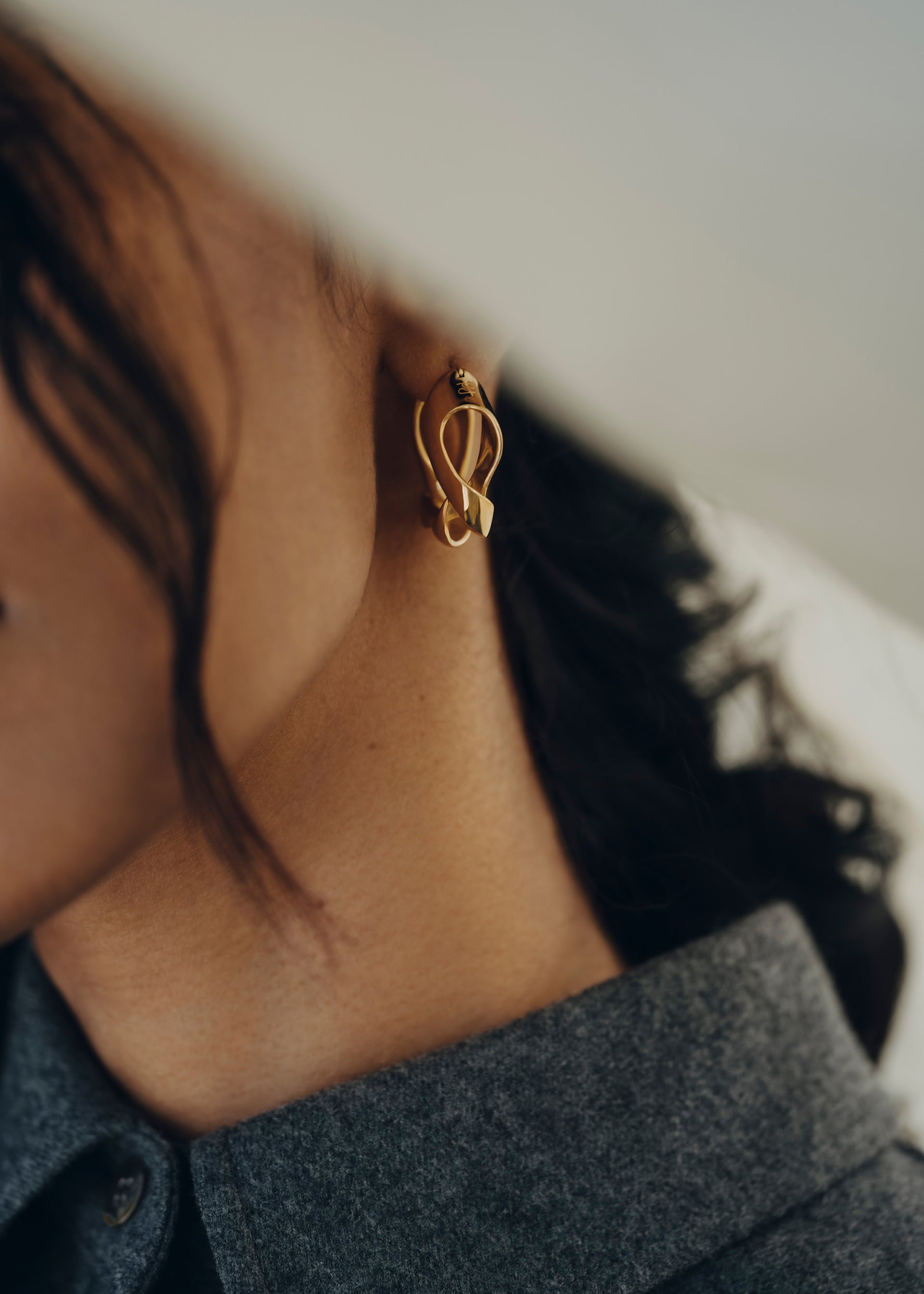 Éole Wavy Hoop Earrings - 24 carat gold-gilded edition