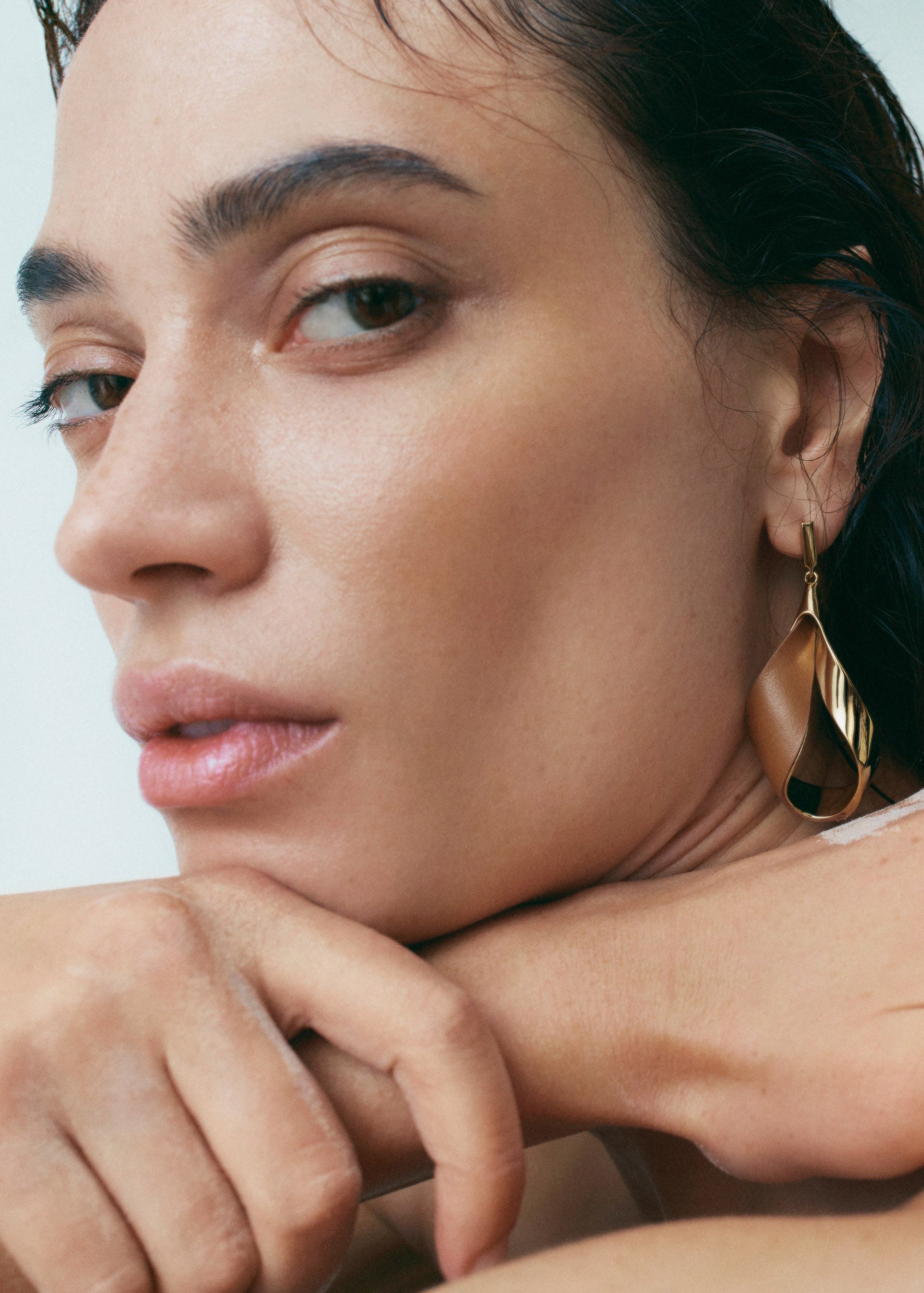 Ormé Pendant Earrings - Gold Gilded with Camel Leather