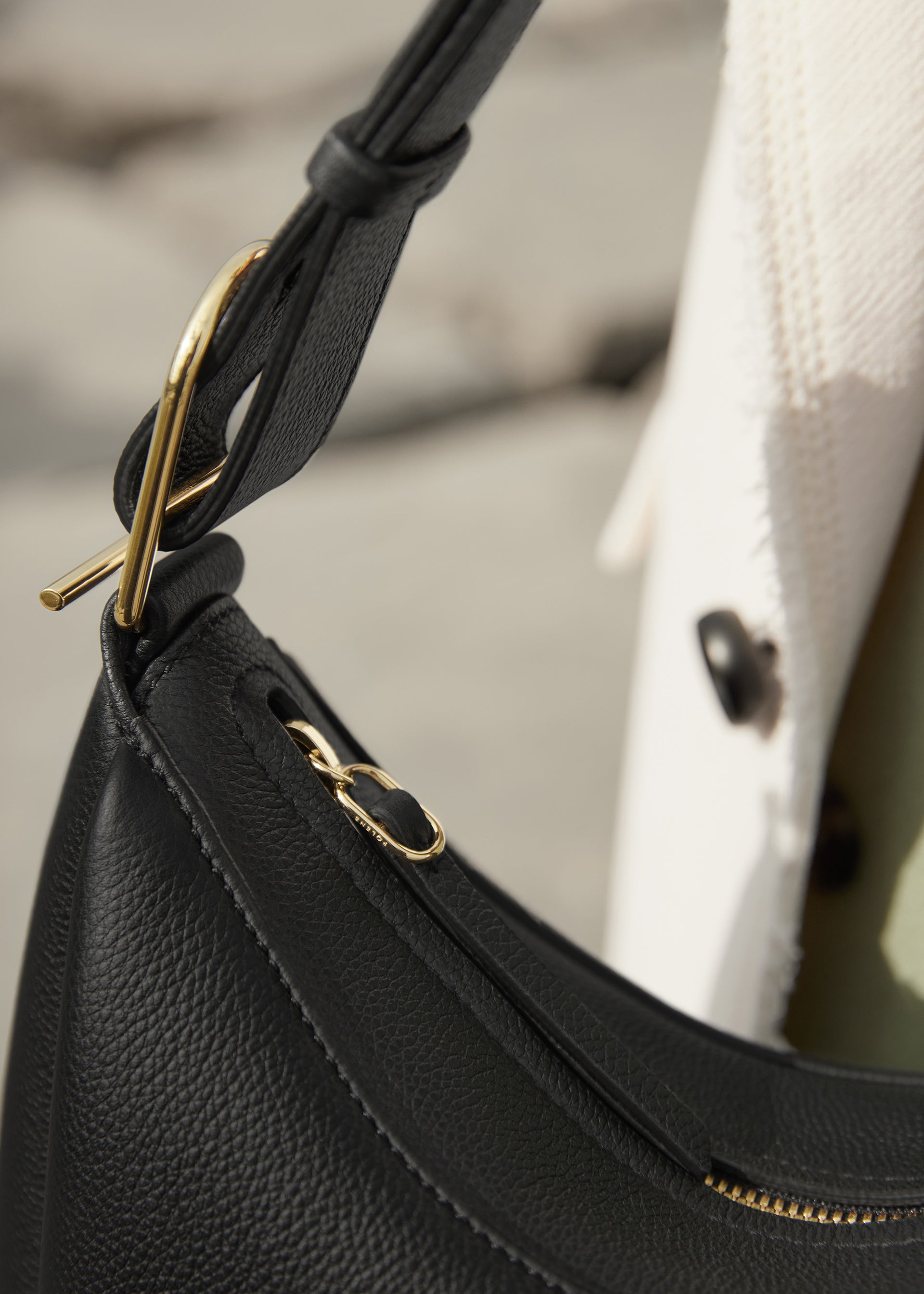 Umi - Textured Black